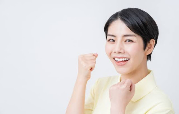 頭皮アートメイクはそんなに痛くないよと伝える女性